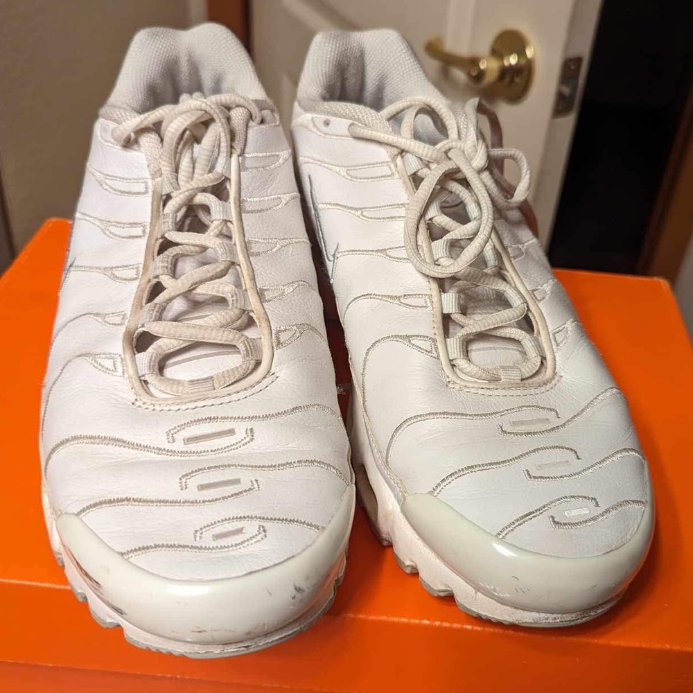 Nike Air Max Plus TN - Triple White Leather Running Shoes Men's Size 9